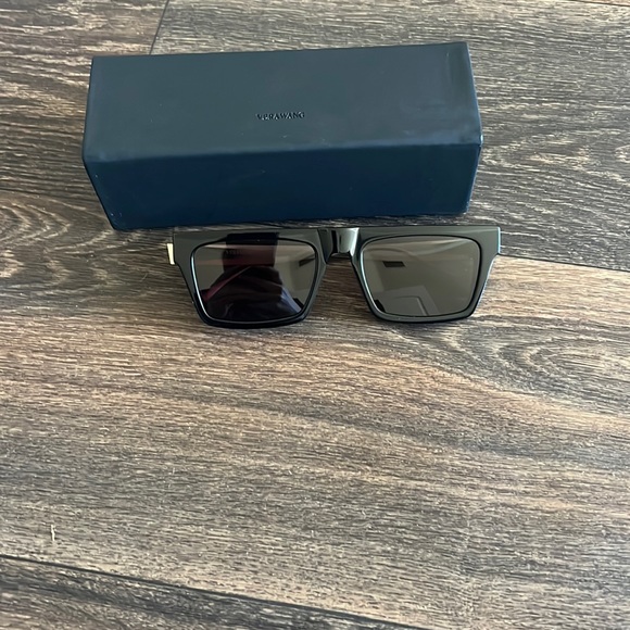 Vera Wang Accessories - Vera Wang Aviva Sunglasses